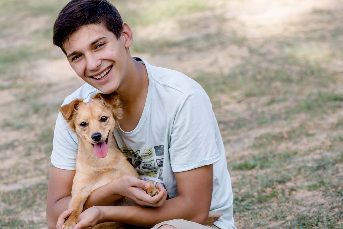 how therapy dogs help a teenage person